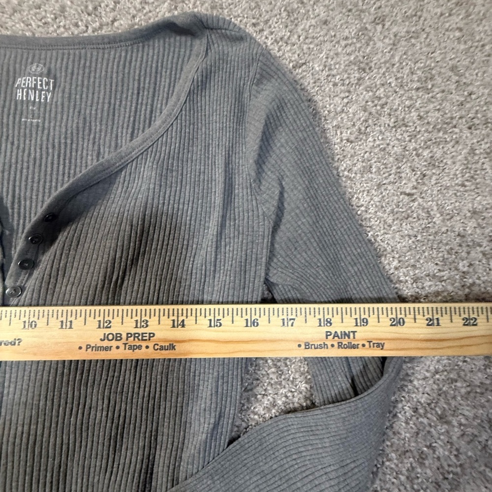 Gray Y2K Long & Lean Ribbed Henley Thermal Top – Women’s Large - Picture 3 of 4